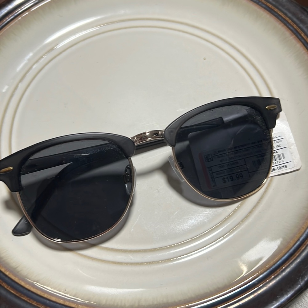 ♣️💕Black Sunglasses A New Day NWT - Picture 1 of 7